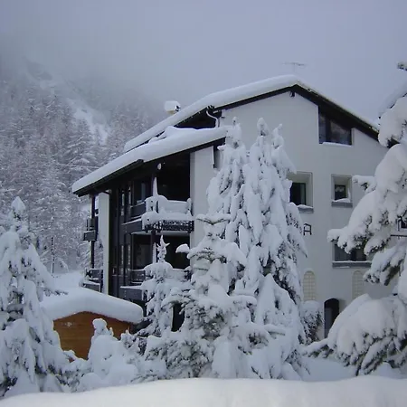 Chalet Rustica * サース・アルマゲル